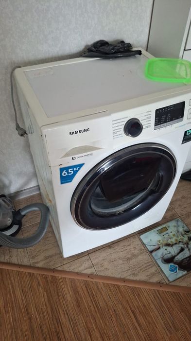 Есть ДОСТАВКА.  Стиральная машина