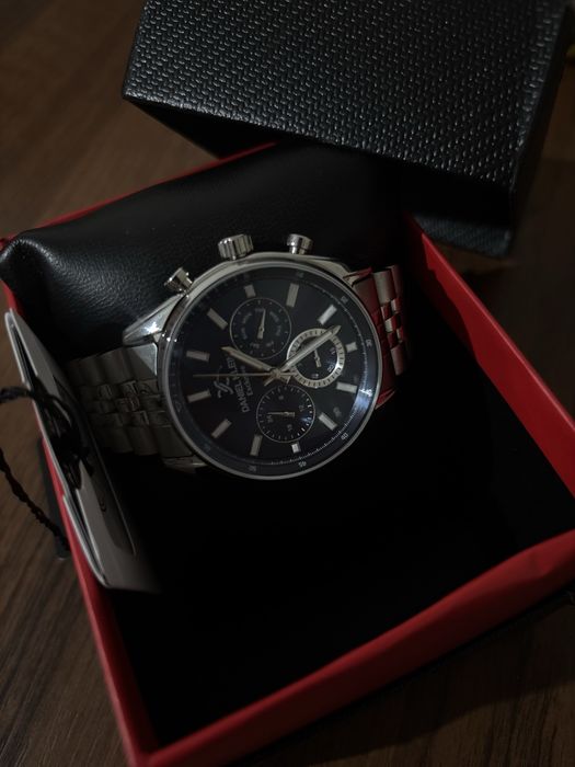 Новый мужской часы