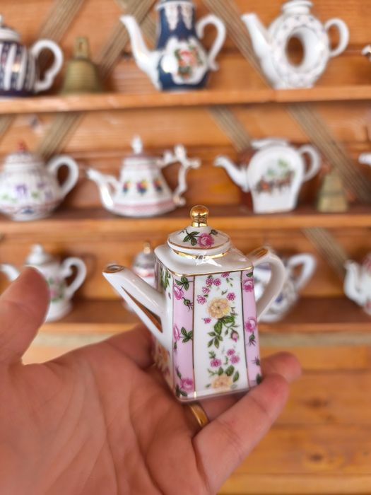 Антикварни мини порцеланови чайнички