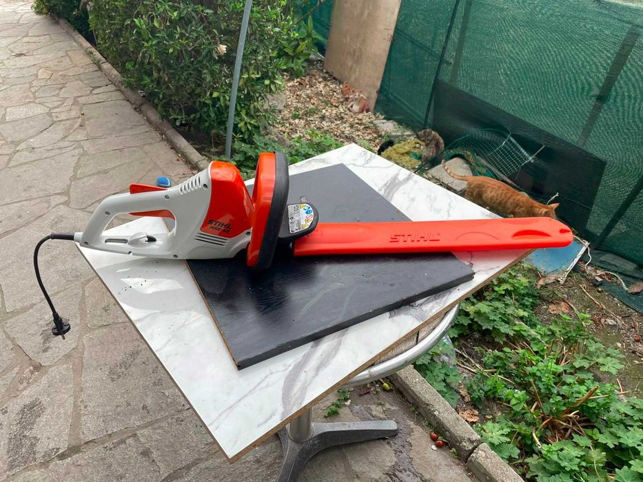 Stihl HSE 42 трион за храсти