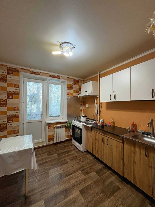 Продам 2х комн кв 11мкр 2этаж