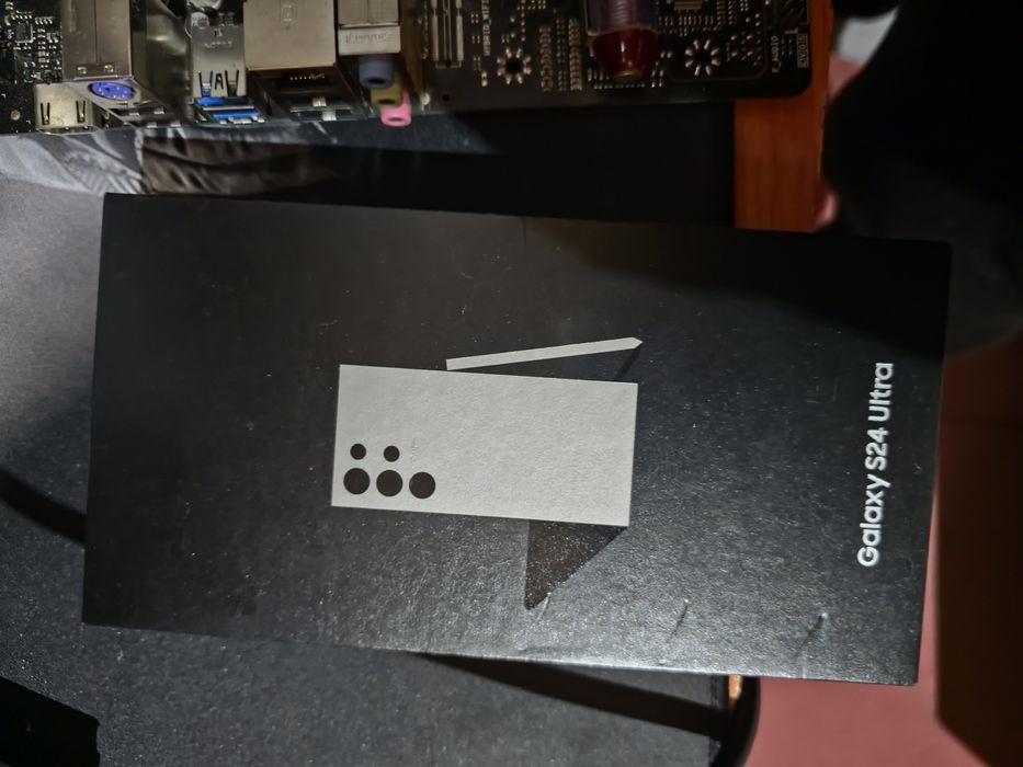 Продаю Samsung S24 Ultra 256 gb 12 gb