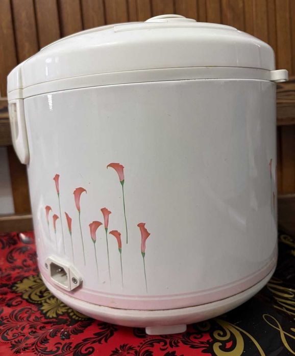 Рисоварка в хорошем состоянии