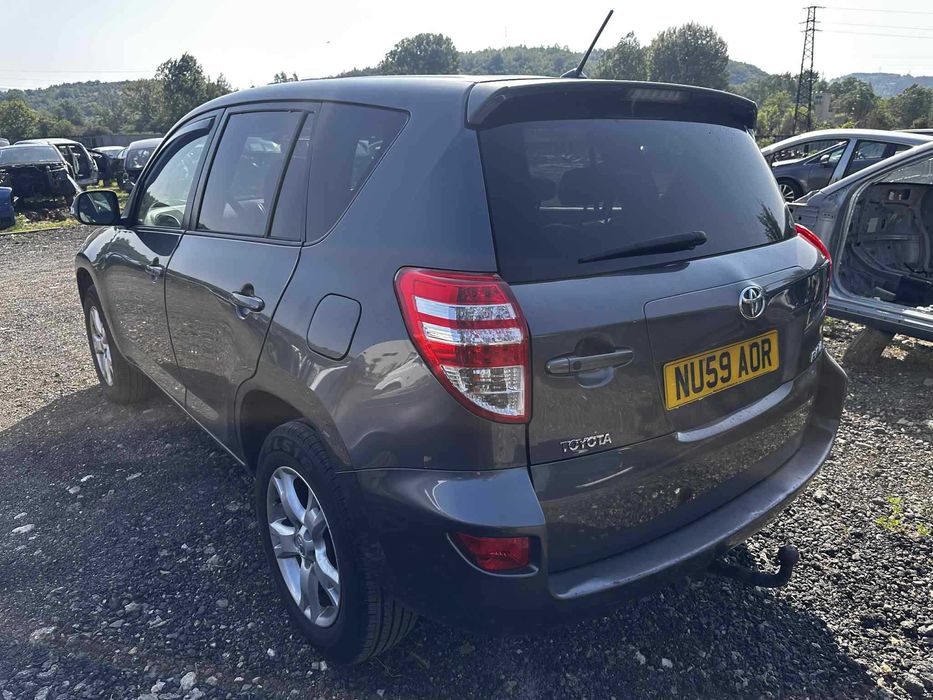 Продава се на части: Toyota RAV4 2.2 D-4D 2011