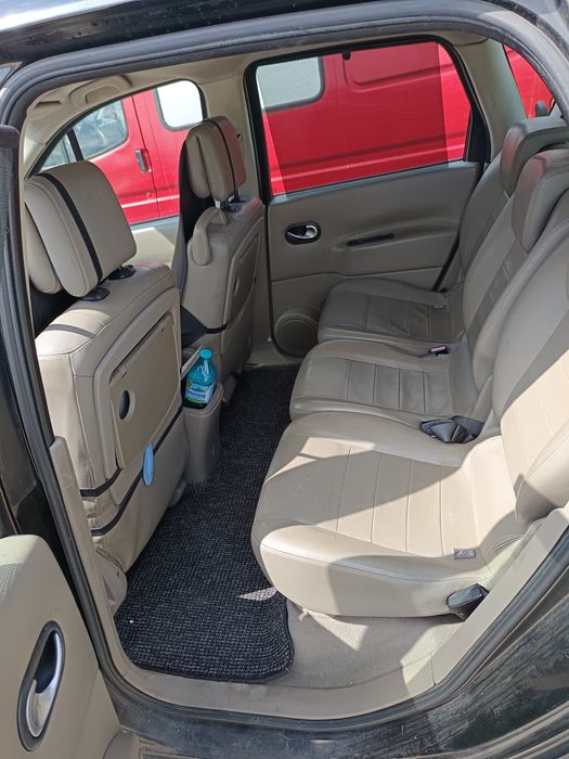 Продавам Рено Сценик