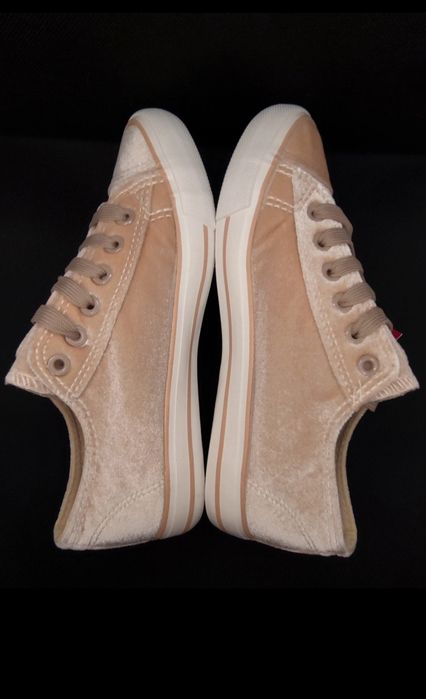 Tenisi dama.catifea bej cu steluță