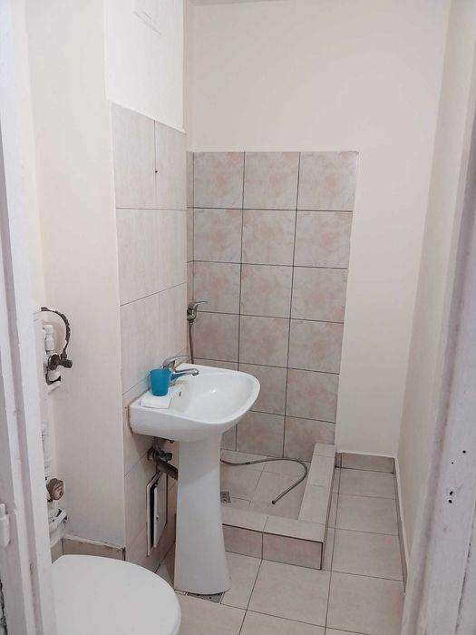 Vand apartament Centrul orasului Huedin este la partier se poate folosi ca spatiu comercial birou salon de infrumusetare etc