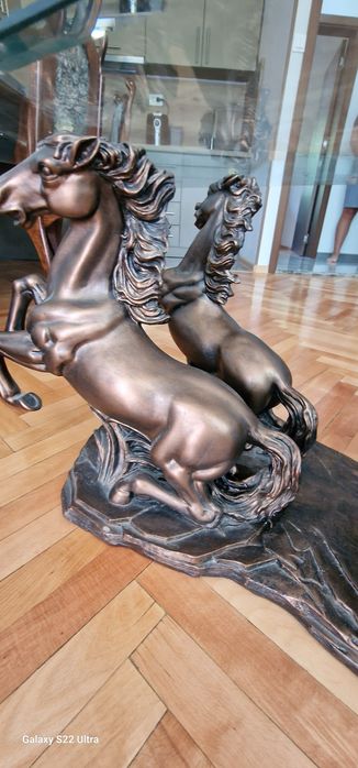 Уникална холна маса.