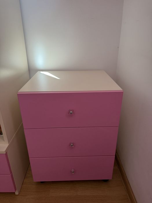 Camera fete Kera furniture