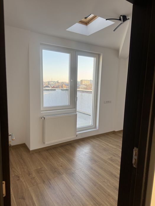 De INCHIRIAT birouri + demisol