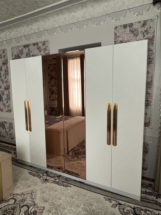 Спальный мебель сотилади