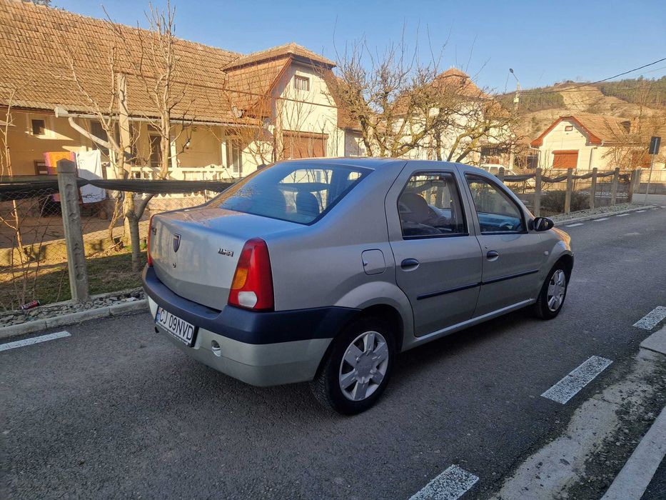 Vand Dacia Logan 2005 cu AC