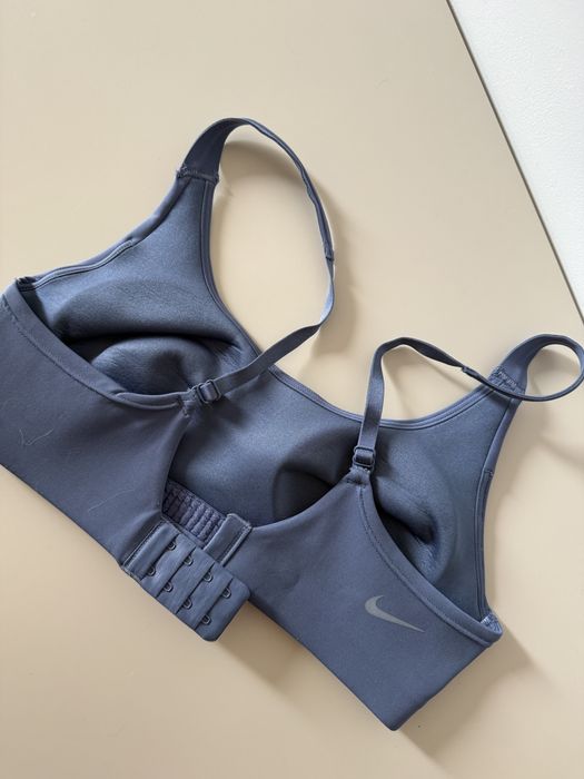 Чисто нов Спортен сутиен Nike