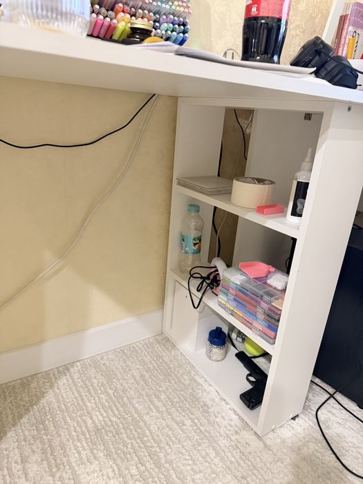 Стол со стеллажом встроенный