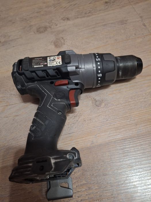 Безчетков ударен винтоверт