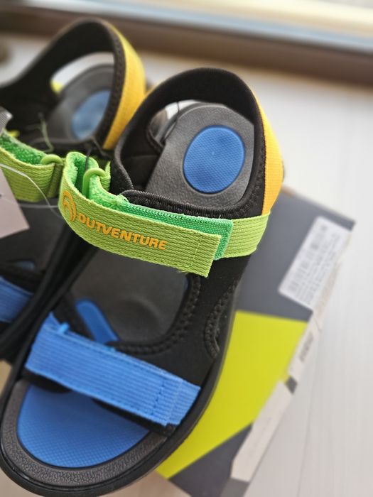 Сандалии на липучках очень легкие