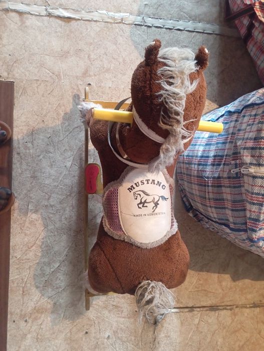 Продам игрушку лошадь качалка