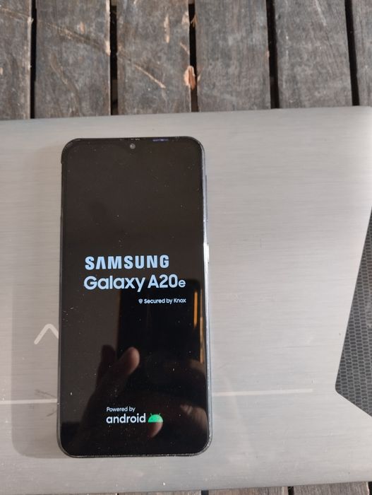 Продавам samsung A20e