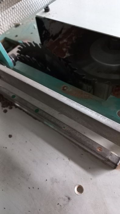 Машина за скосяваненан и окрайчване на точен размер за рамки на пчелар