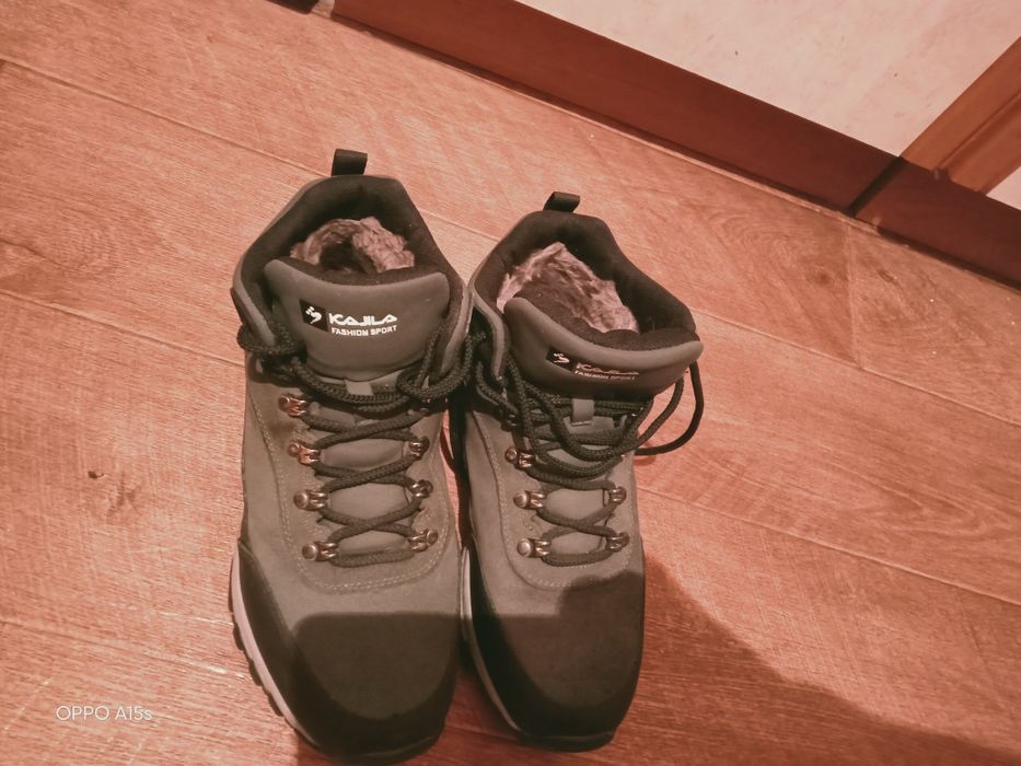 Продам зимние кроссовки 42 размер