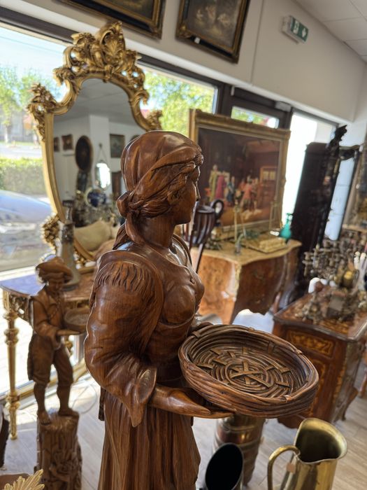 Statueta din lemn masiv sculptata manual
