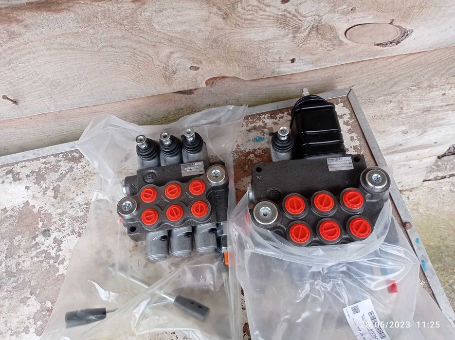 Хидравлични разпределители и помпи