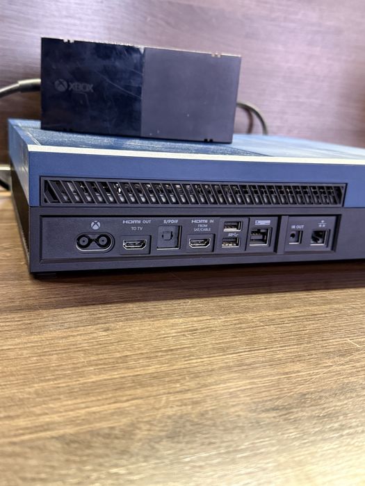 Xbox One Forza Edition LIMITED EDITION  1TB