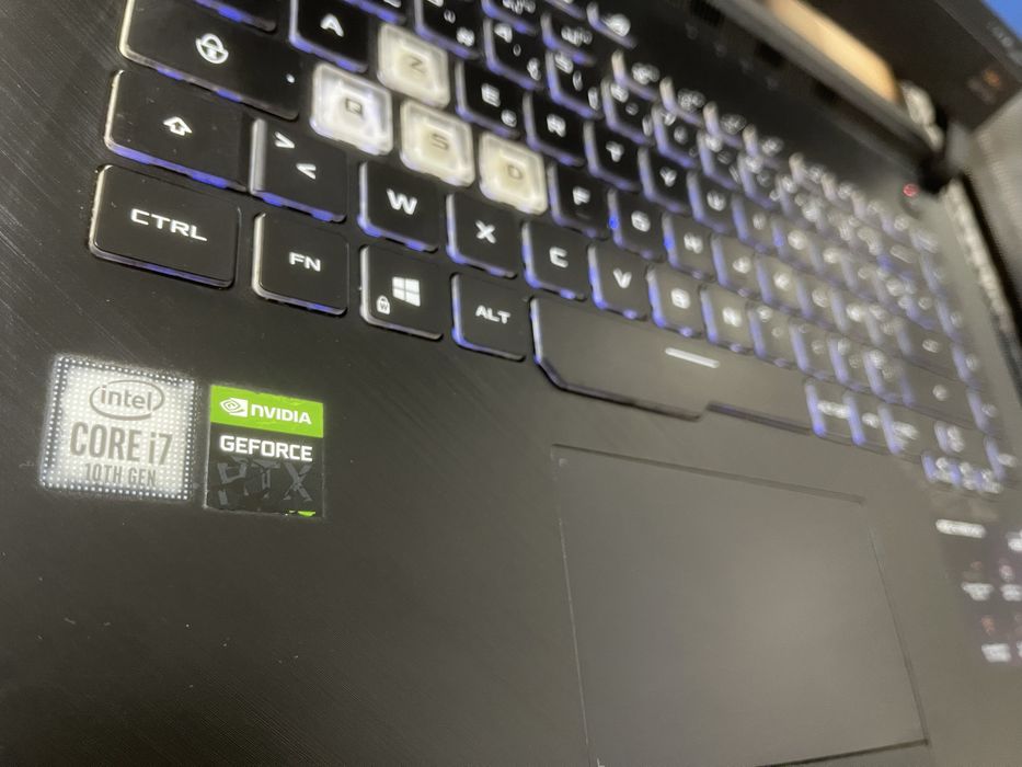 ASUS Strix G15 - Intel i7 - 16GB RAM - 8GB VRAM