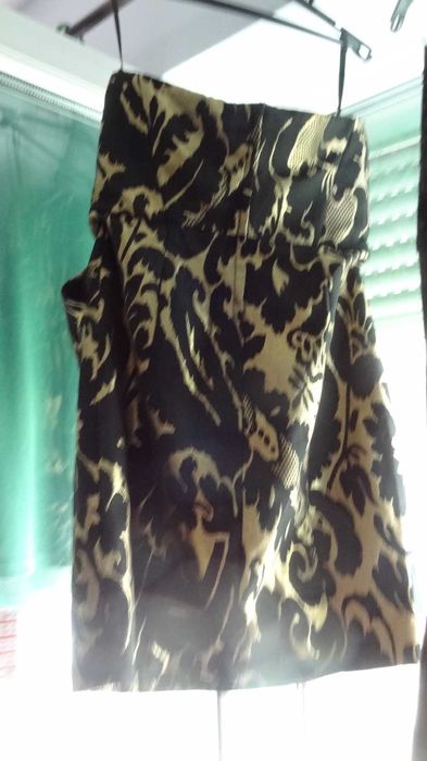 Официални рокли по 10 евро всяка.