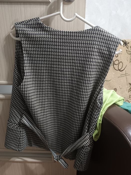 Продам женские костюмы