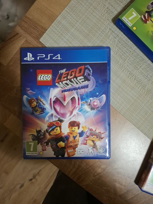 PlayStation 4 + игри + един джойстик