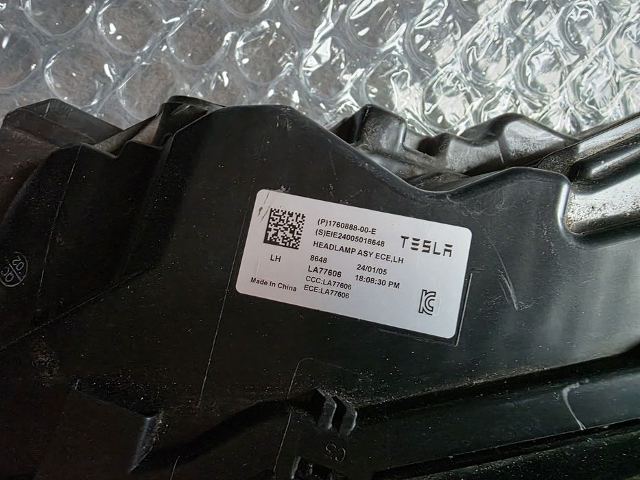 Tesla 3 Highland след 2024 ляв фар