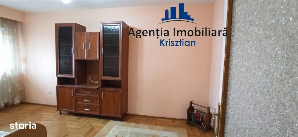 Apartament cu 4 camere de vânzare în Micro 16