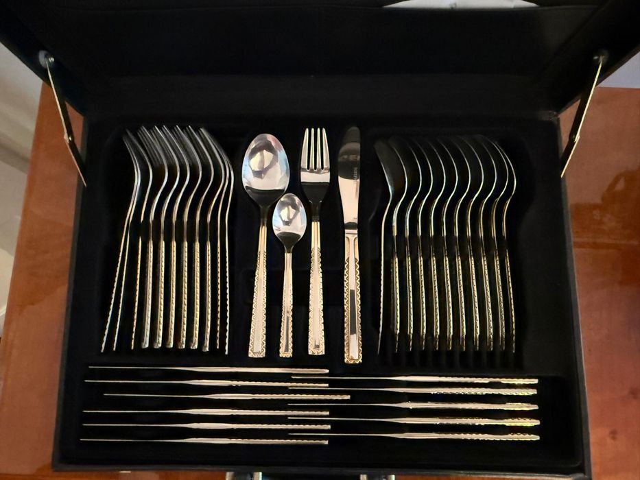 Set de tacâmuri nefolosite