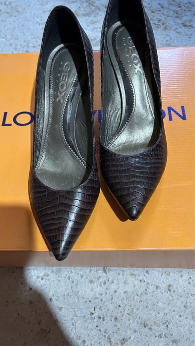 Pantofi din piele naturală Geox autentici