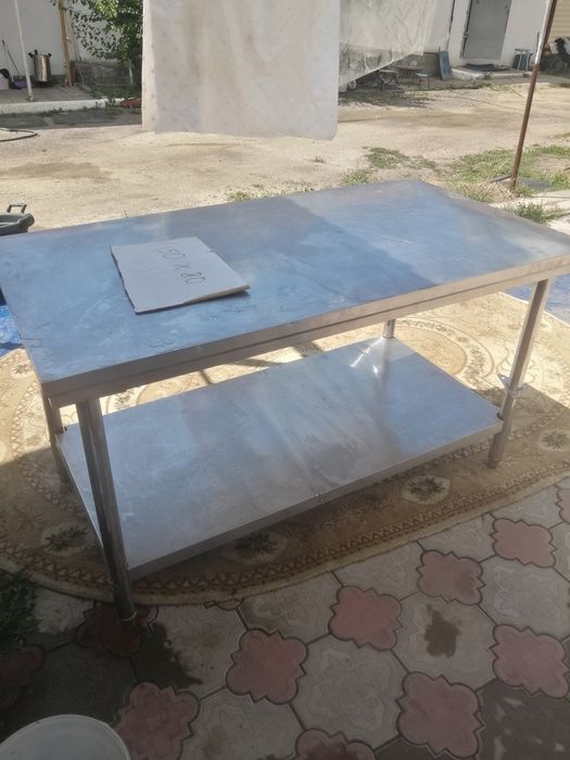 Продам стол кухонный пещевой