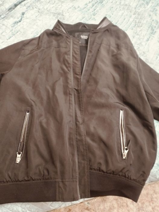 Продам куртку осень весна