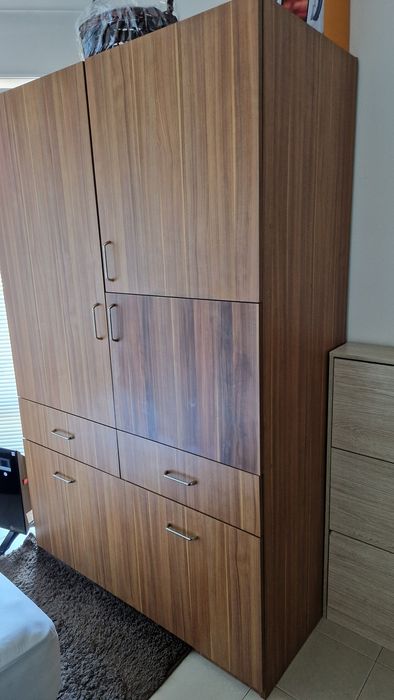 Продавам гардероб