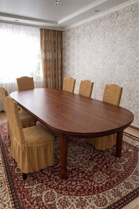 Стол со стульями