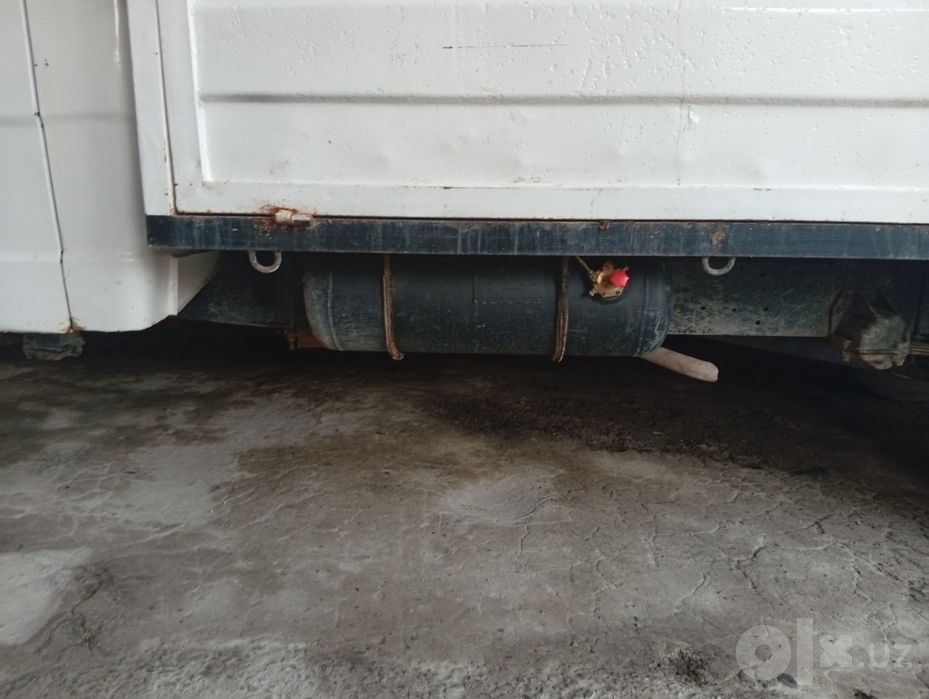 Mersedes benz 8000$ kami bor