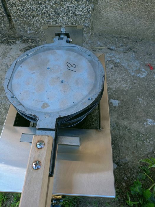 Гофретник за бъбъл/аеро/ гофрети на газ с подаръци към него