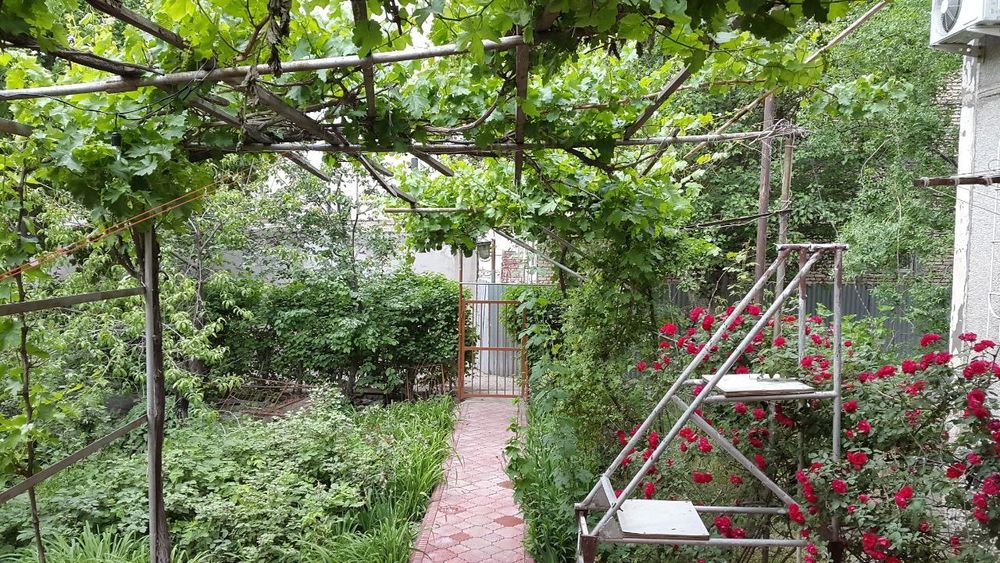 Продается четырех комнатная квартира