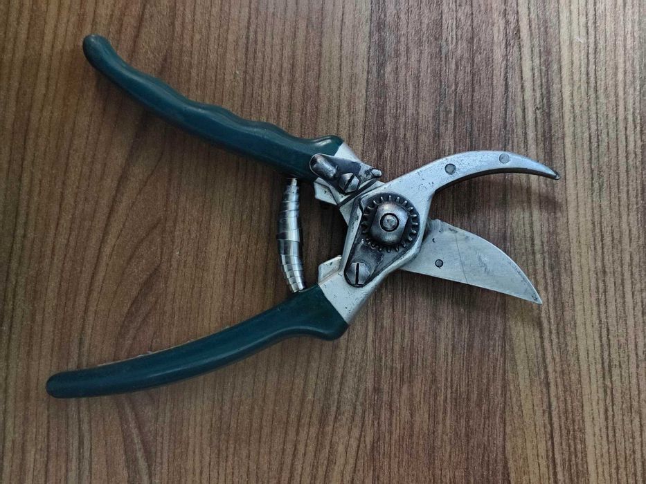 Cекаторы для сада б\у