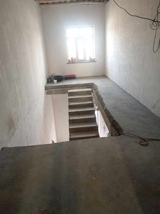 Еппадром олим полвон чойхонанани оркасида уй сотилади