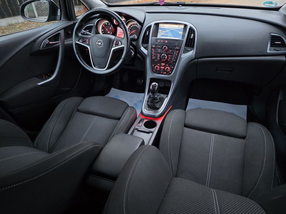 Opel Astra J  Sport Tourer - Impecabilă
