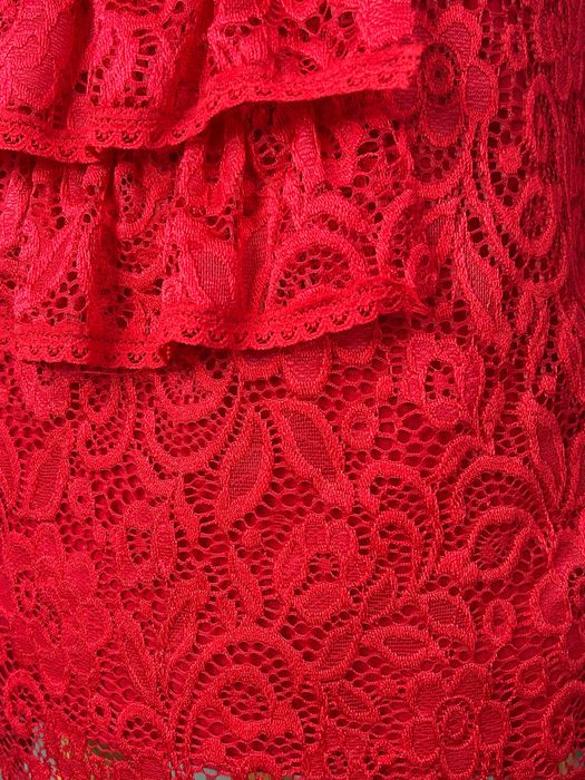 Bluză roșie din dantelă și bumbac cu jabou