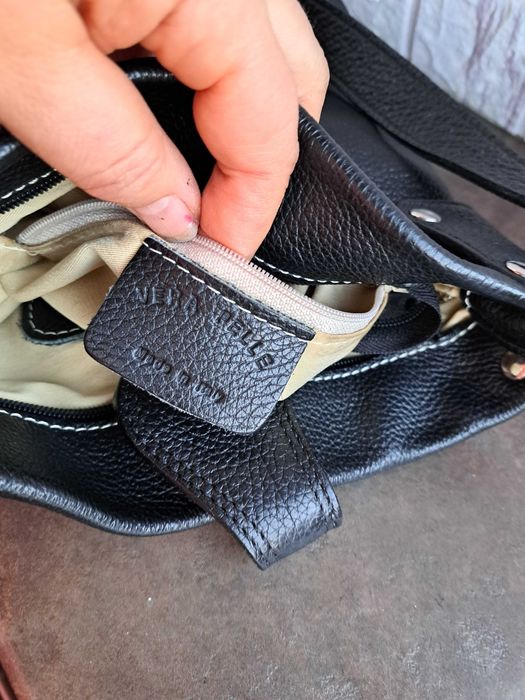 мъжка чанта,черна кожена чантичка-естествена кожа,,малка