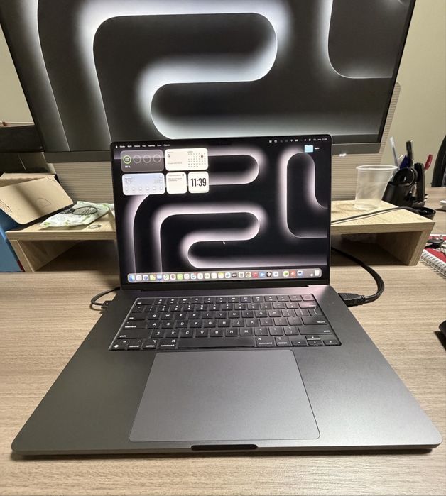 Macbook pro m4 pro 16 dyum