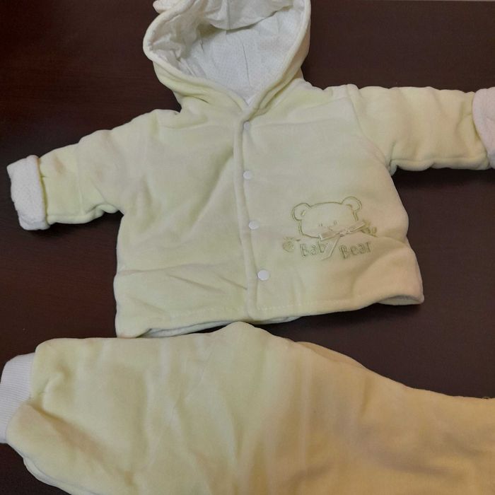 Космонавт и други топли дрешки за бебета