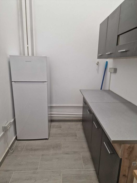Inchiriez spatiu birouri  Piata Unirii recent renovat - PRIMA INCHIRIERE 13 EUR/mp
